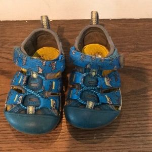 Keens sandals size 5 toddler